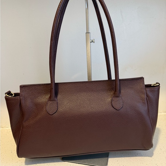 Chic Burgundy Leather Shoulder Bag Made in Italy - Picture 10 of 11